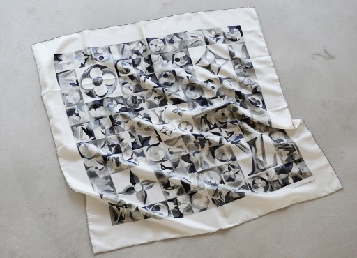 Louis Vuitton - Foulards en soie